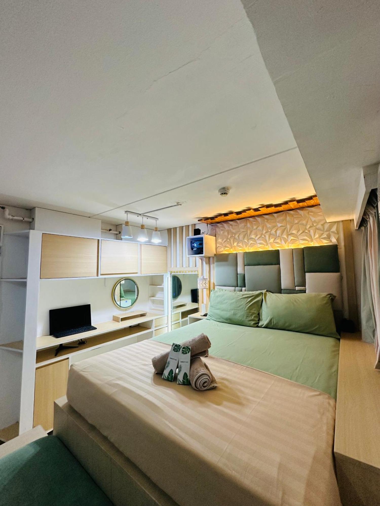 Aesthetic Unit With Cinema Theater Japan Technology Aparthotel